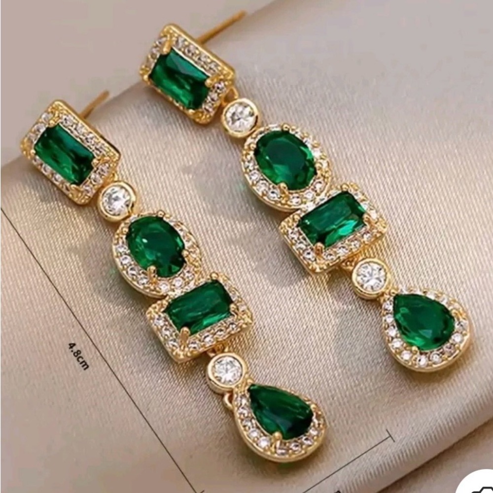 Elegant Gold and Green Drop Earrings